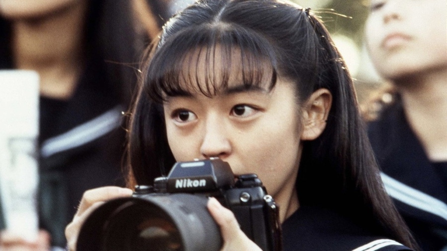 Love Letter カメラを構える中学時代の藤井樹(酒井美紀)